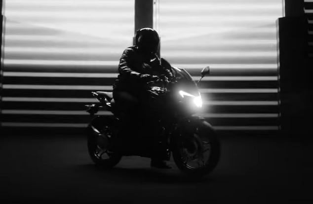 Bajaj Pulsar 250 vs KTM Duke 250 Comparison