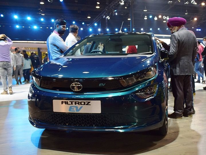 Upcoming Electric Cars Under Rs 15 Lakh  Top 5 EV Launches In India