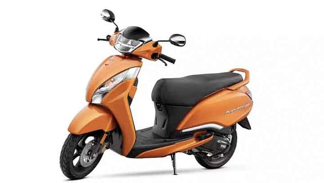 tvs jupiter 125 orange front three quarters