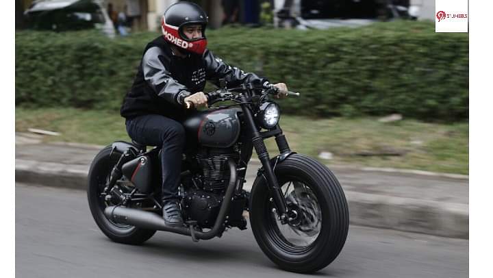 This Royal Enfield Classic 500-Based Bobber Gets Air Suspension!