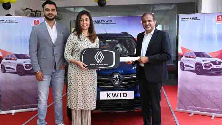 Renault Kwid Crosses 4,00,000 Sales Milestone in India Renault Kwid Crosses 4,00,000 Sales Milestone in India