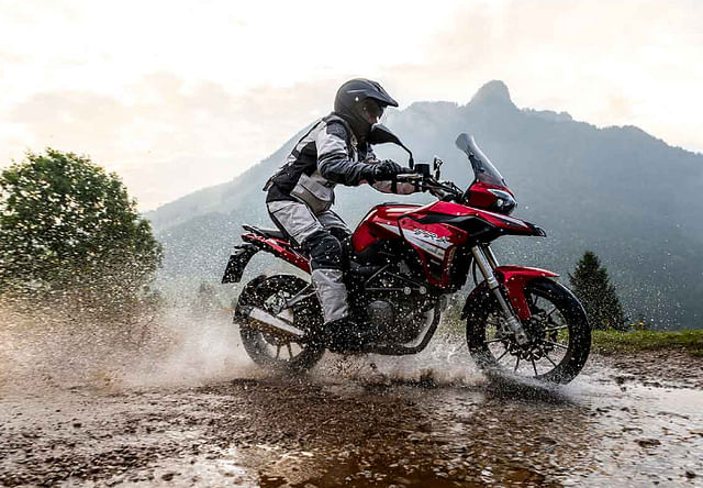 Benelli TRK 251 Bikes Under 5 Lakhs