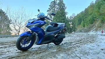 Yamaha Aerox 155 vs Aprilia SXR 160 Comparison - Blue Front Three Quarters on Snow