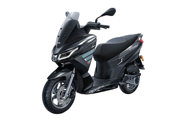 Yamaha Aerox 155 vs Aprilia SXR 160 Comparison - Aprilia SXR 160 Black Front Three Quarters