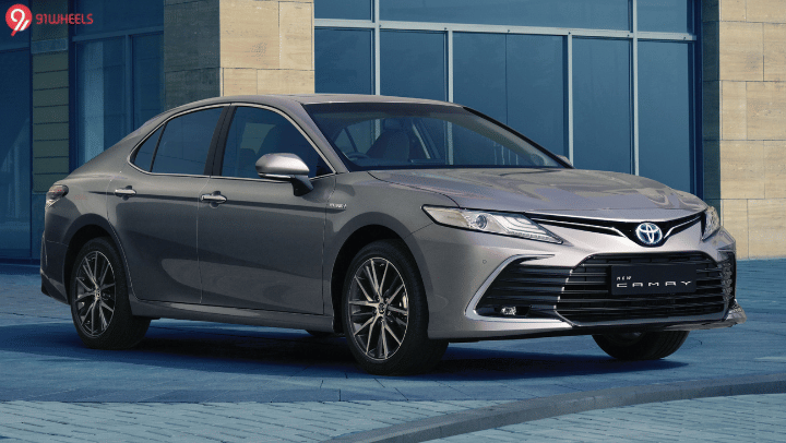 Toyota Camry Gets A Massive Price Hike Of Rs 1.80 Lakh; Gets More Expensive Than Before Toyota Camry Gets A Massive Price Hike Of Rs 1.80 Lakh; Gets More Expensive Than Before