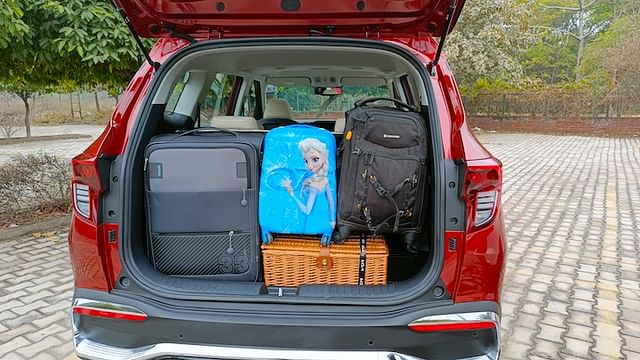 KIA CARENS BOOT