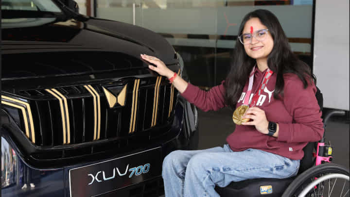 Check How Mahindra XUV700 Gold Edition For Avani Lekhara Looks Like! Check How Mahindra XUV700 Gold Edition For Avani Lekhara Looks Like!