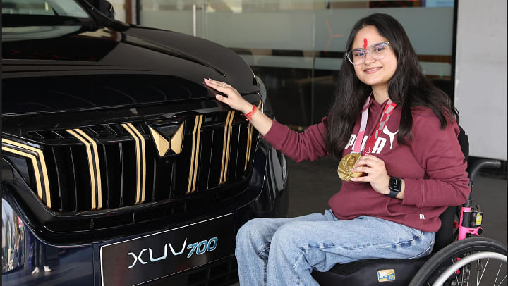 Check How Mahindra XUV700 Gold Edition For Avani Lekhara Looks Like!
