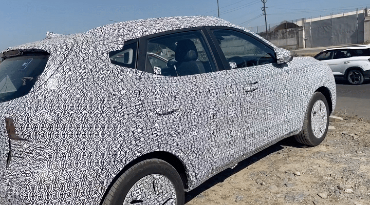 MG ZS EV Facelift Spied Dressed In A Camouflage