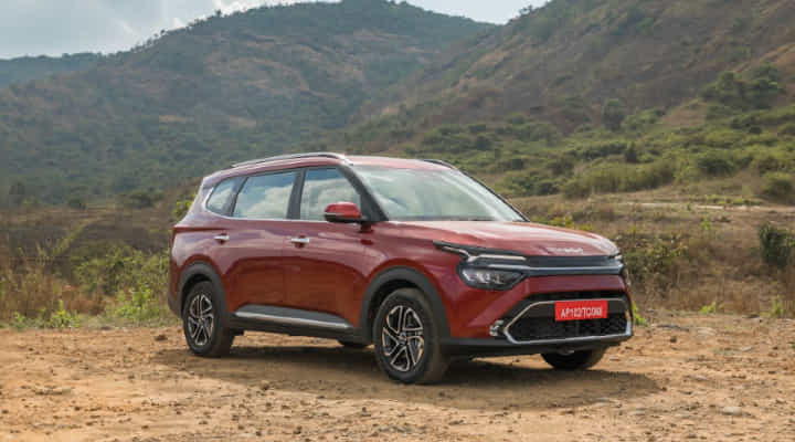 Kia Carens MPV Launched at Rs 8.99 lakh, Diesel At Rs 10.99 lakh Kia Carens MPV Launched at Rs 8.99 lakh, Diesel At Rs 10.99 lakh