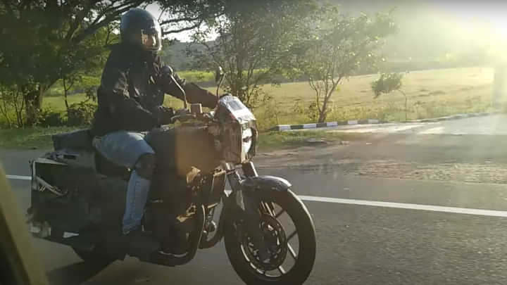 Upcoming Royal Enfield Shotgun 650 spied again Upcoming Royal Enfield Shotgun 650 spied again
