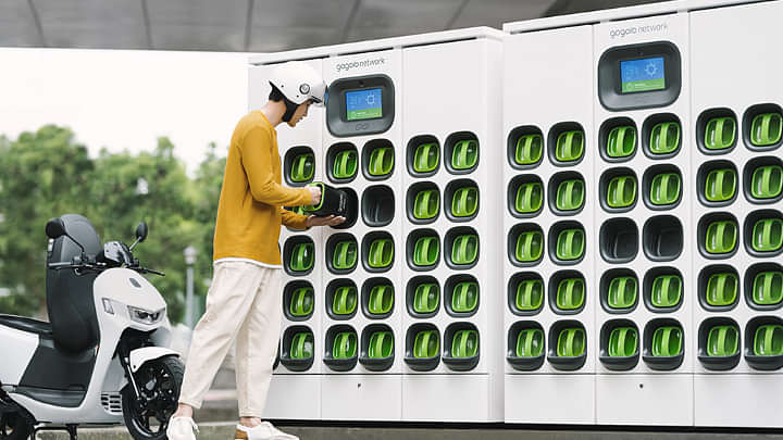 Niti Aayog Introduces New  Draft Policy For EV Battery Swapping - Details