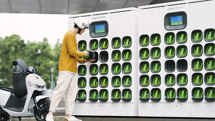 Battery Technology For EVs. What's Better: Charging Vs Swapping?