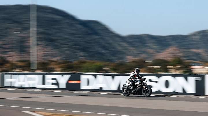 Harley Davidson Sportster S records 3141 kms in 24 Hrs Endurance Test