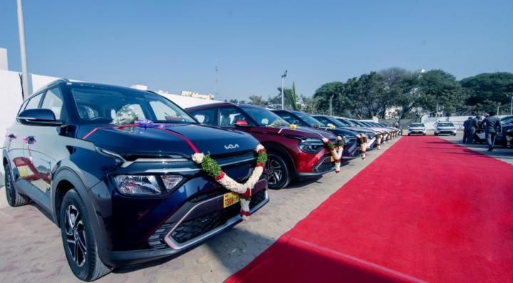 40 Kia Carens Delivered By Vihaan Kia In A Single Day - All Details 40 Kia Carens Delivered By Vihaan Kia In A Single Day - All Details