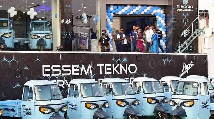 Piaggio Vehicles Opens First e-3W experience centre in Kolkata