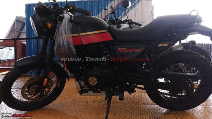 Upcoming 2022 Royal Enfield Scram 411 Spotted In Dual Tone Colors Ahead of Official Launch On March 17 Upcoming 2022 Royal Enfield Scram 411 Spotted In Dual Tone Colors Ahead of Official Launch On March 17