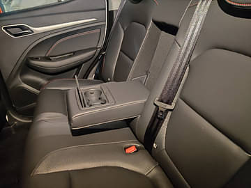 2022 mg zs ev Rear armrest with cupholder 