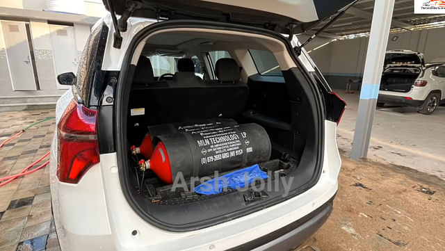 xuv700 petrol cng