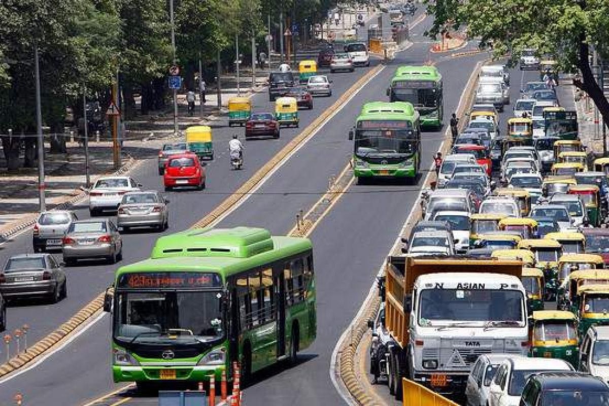 Delhi Govt Imposes Strict Bus Lane Rule, Violators To Be Fined Rs 10,000 - Read Details Here Delhi Govt Imposes Strict Bus Lane Rule, Violators To Be Fined Rs 10,000 - Read Details Here