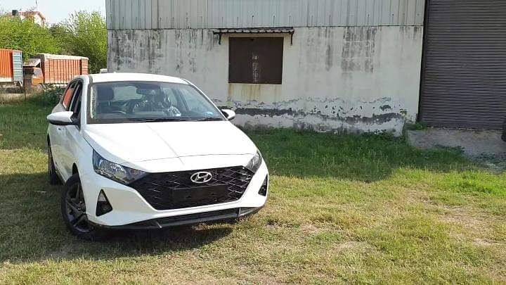 Check Out This New And Updated Sportz Variant Of Hyundai i20 - Video