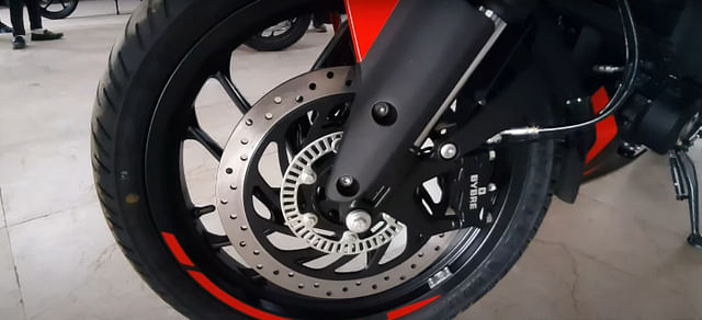 2022 Bajaj Dominar 250 front alloy wheel