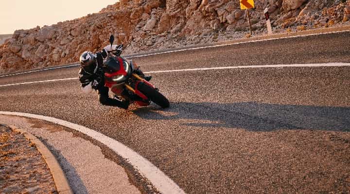 BMW Motorrad Launches BS6-compliant 2022 BMW F 900 XR in India BMW Motorrad Launches BS6-compliant 2022 BMW F 900 XR in India