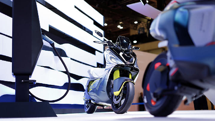 New Yamaha Electric Scooters Showcased To Dealers, Launch Soon!