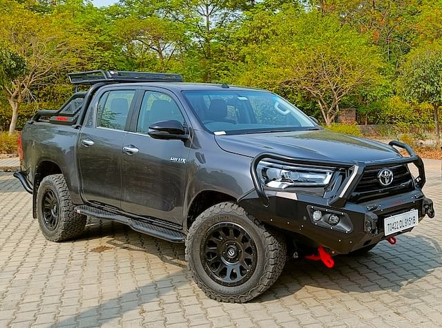 modified toyota hilux 