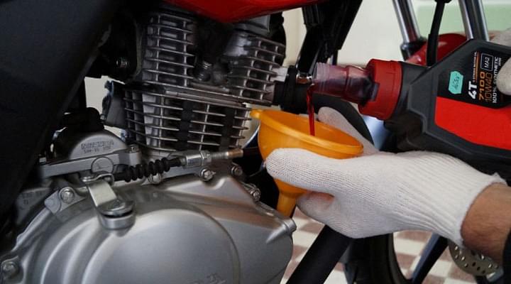 Here's How You Can Change Your Motorcycle's Engine Oil At Home