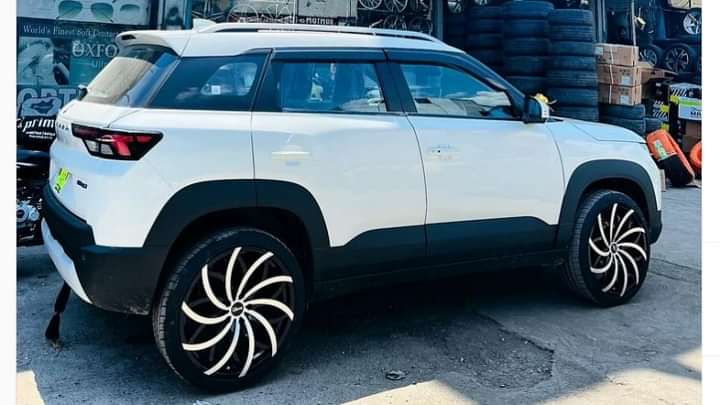 2022 Maruti Suzuki Brezza Modification With 20-Inch Alloy Wheels - Yay or Nay?