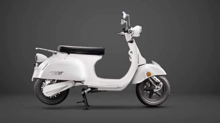 EVeium Czar Electric Scooter Debuts At Rs 2.16 Lakh With 150 Km Range EVeium Czar Electric Scooter Debuts At Rs 2.16 Lakh With 150 Km Range