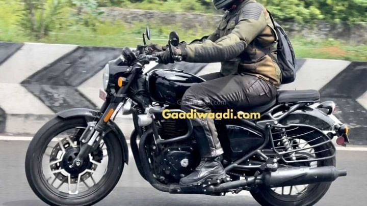 Royal Enfield Shotgun 650 Spied Testing Along With Official Accessories 6828