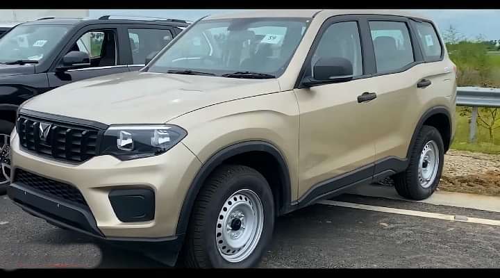 Mahindra Scorpio N Z2 Base Variant Walkaround - Here's What You Get