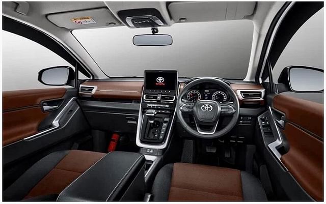 Toyota Innova Crysta Diesel Vs Innova Hycross 