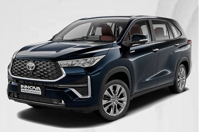 Toyota Innova Hycross Petrol VS Strong Hybrid