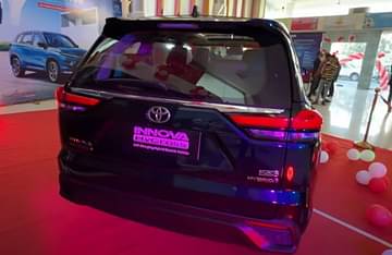 Toyota Innova Hycross