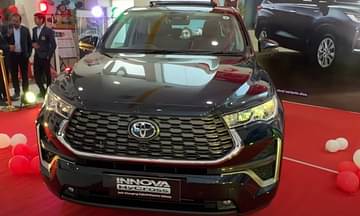 Toyota Innova Hycross