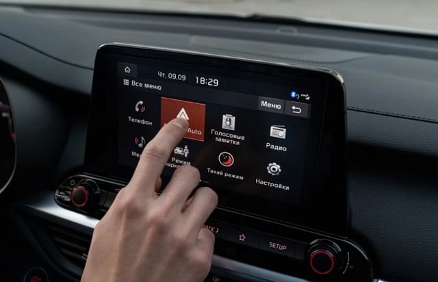Android Auto and apple carplay infotainment.