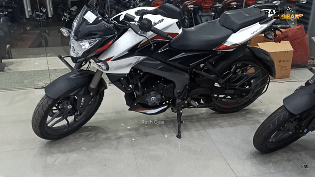 2023 Bajaj Pulsar NS200 (1)