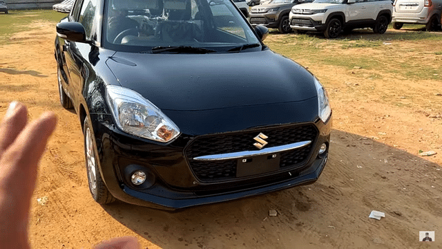 Maruti Suzuki Swift CNG Black (7)