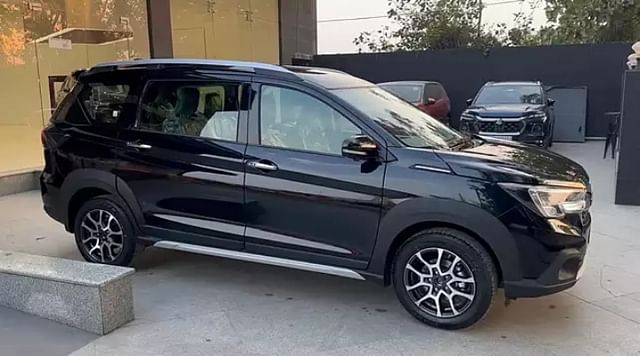 Maruti xl6 black color