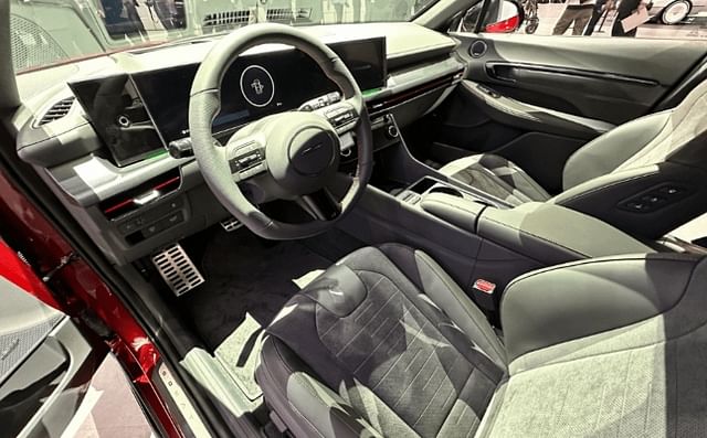 hyundai sonata interior
