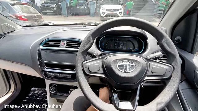 tata tiago ev base