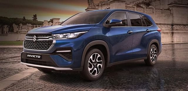 Maruti Invicto vs Innova Hycross
