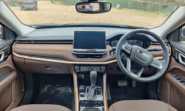 jeep meridian interiors