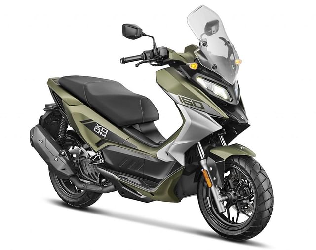 2025 Yamaha Aerox 155 Vs Hero Xoom 160