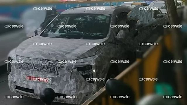 Mahindra XUV e8
