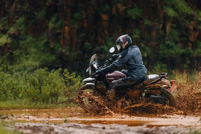 2024 yezdi adventure