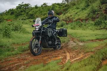 Best Bikes for Couple Rides Under 4 Lakh: 2024 yezdi adventure